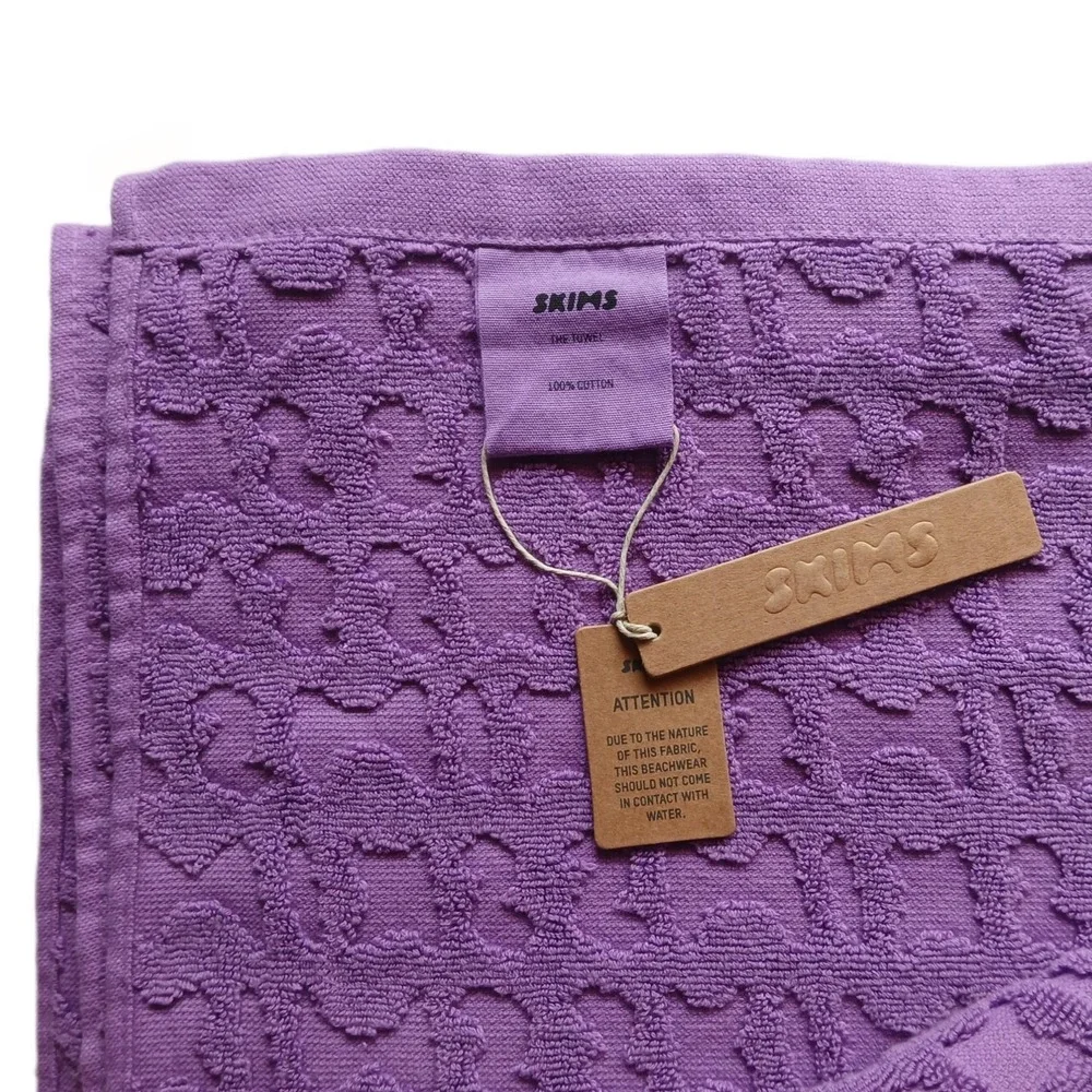 NWT SKIMS SIGNATURE SWIM TOWEL IN VIOLET